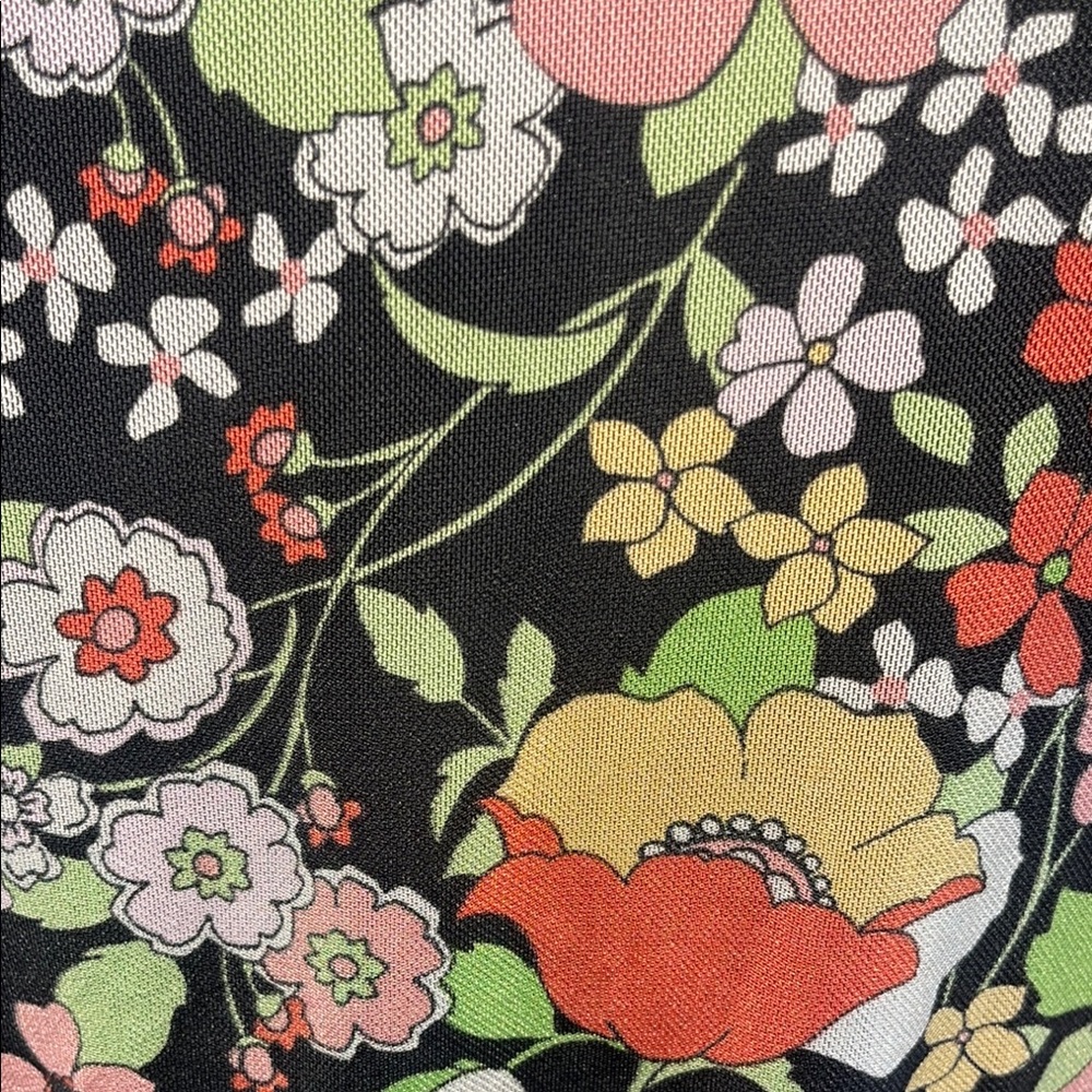Floral V-Neck Blouse with Lace Detail - Picture 4 of 6